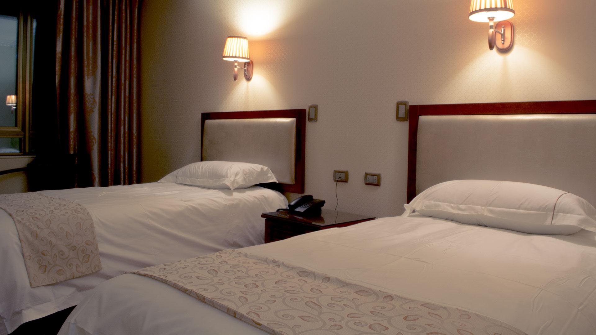 Hotel Pekin إكيكي المظهر الخارجي الصورة