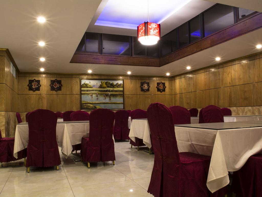 Hotel Pekin إكيكي المظهر الخارجي الصورة
