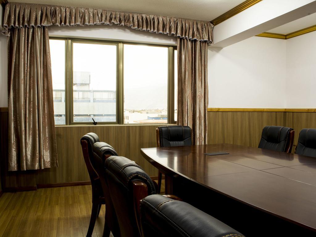 Hotel Pekin إكيكي المظهر الخارجي الصورة