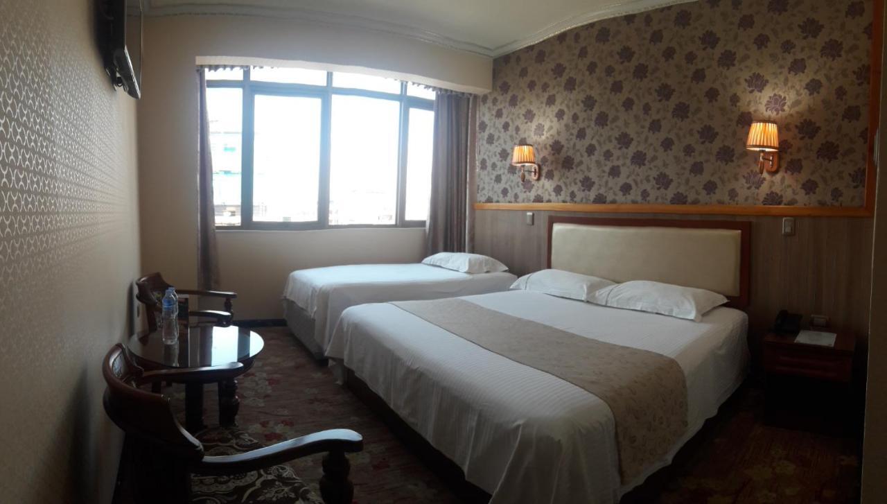 Hotel Pekin إكيكي المظهر الخارجي الصورة