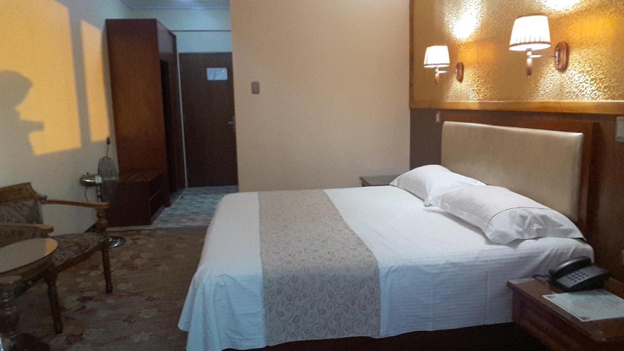 Hotel Pekin إكيكي المظهر الخارجي الصورة