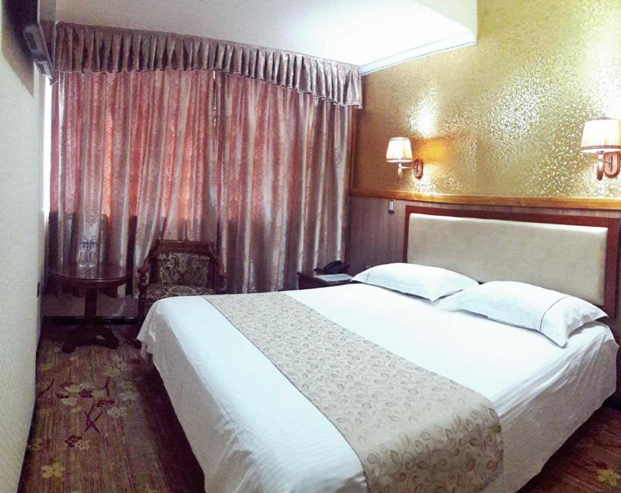 Hotel Pekin إكيكي المظهر الخارجي الصورة