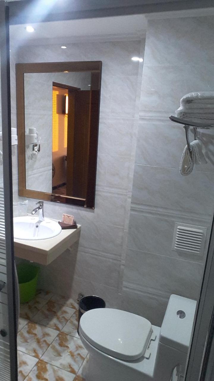 Hotel Pekin إكيكي المظهر الخارجي الصورة