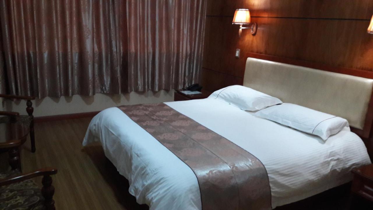 Hotel Pekin إكيكي المظهر الخارجي الصورة