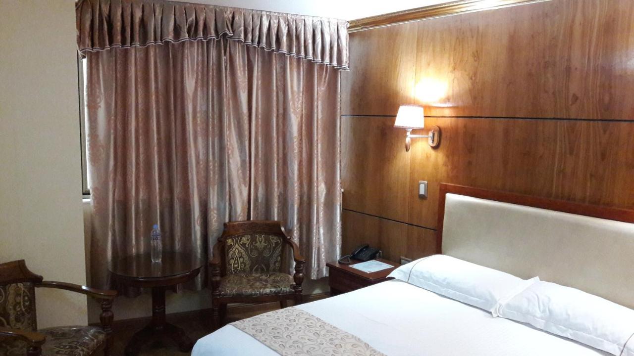 Hotel Pekin إكيكي المظهر الخارجي الصورة
